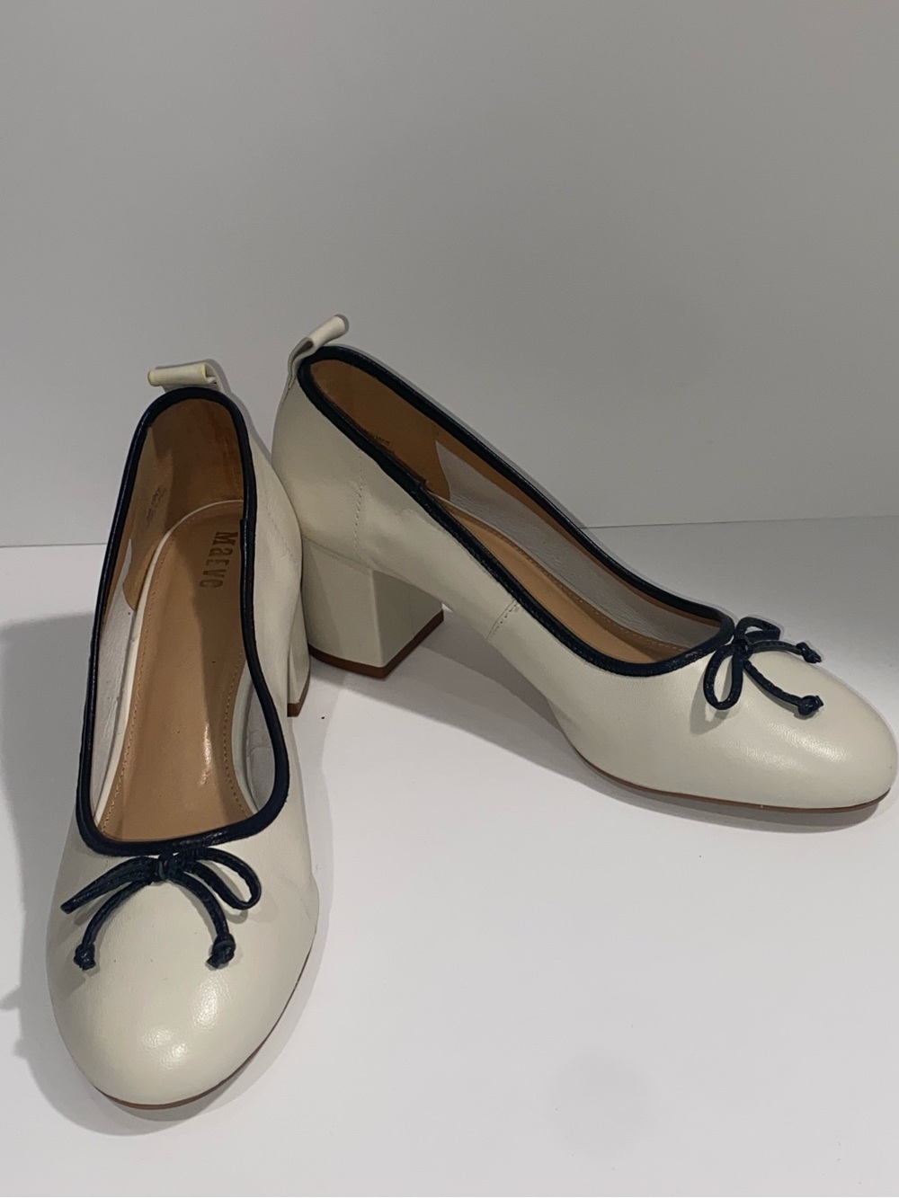 Maeve Ivory Ballet Flats with Black Trim – Women’s Size 7